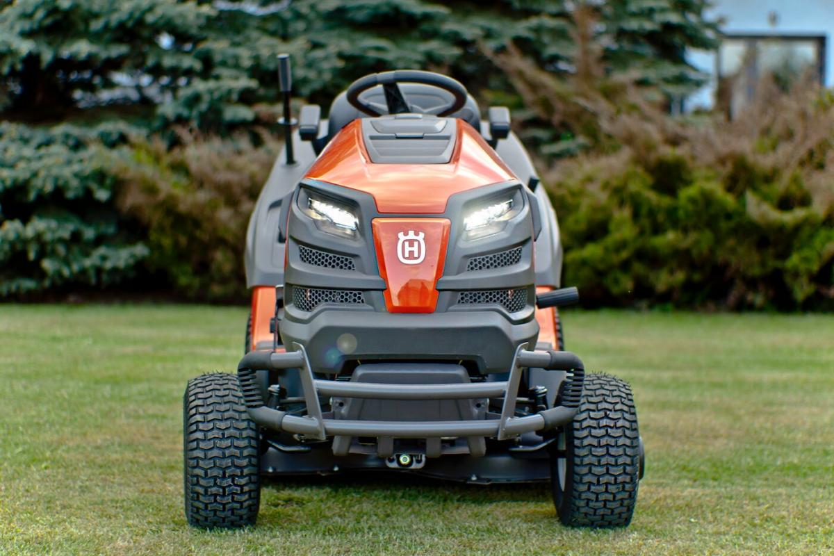 Fűnyíró traktor, rider és fűkasza raktárról!